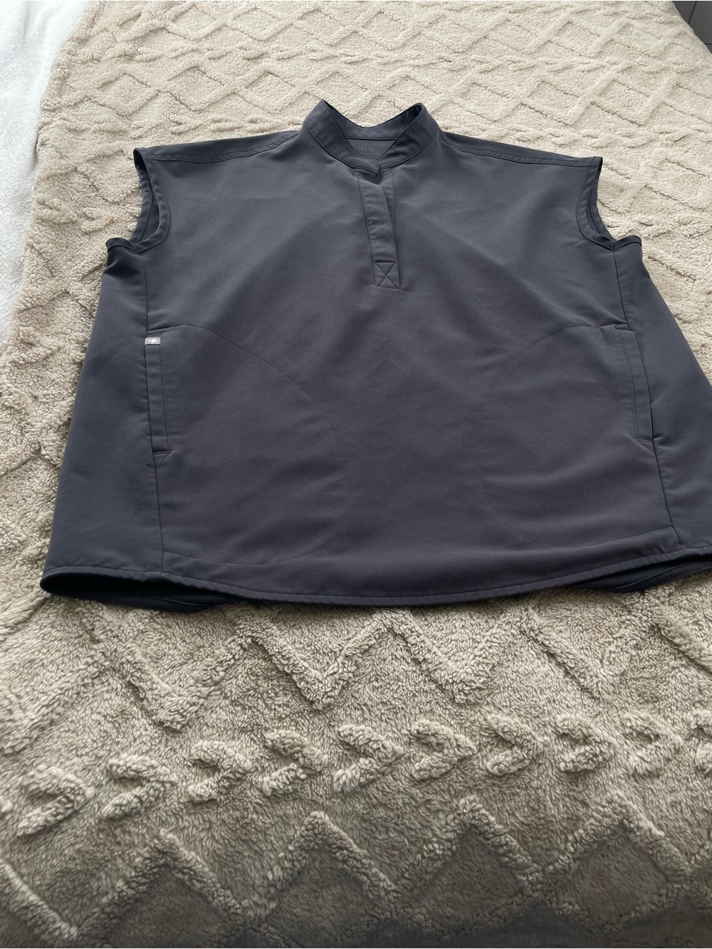 Figs Sleeveless Mock Neck Top in Charcoal Gray Size XS Medical Staff